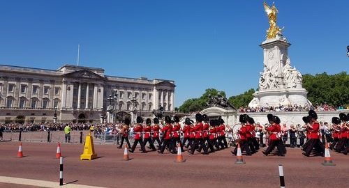Cambio della guardia al Buckingham Palace di Londra